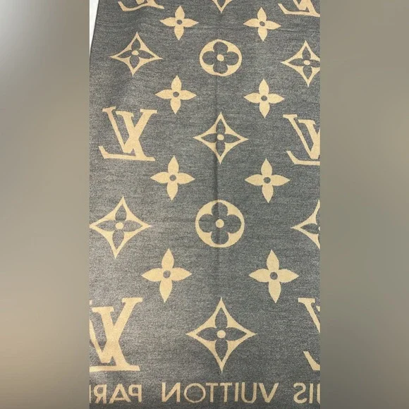 X..l scarf 🧣 - Picture 3 of 5